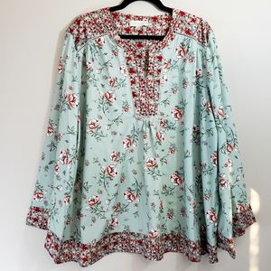 🆕💕 NWOT Suzanne Betro Weekend light blue & red floral Boho bell sleeve Blouse